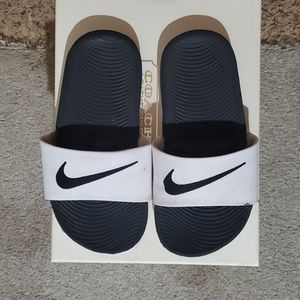 Little nike slides